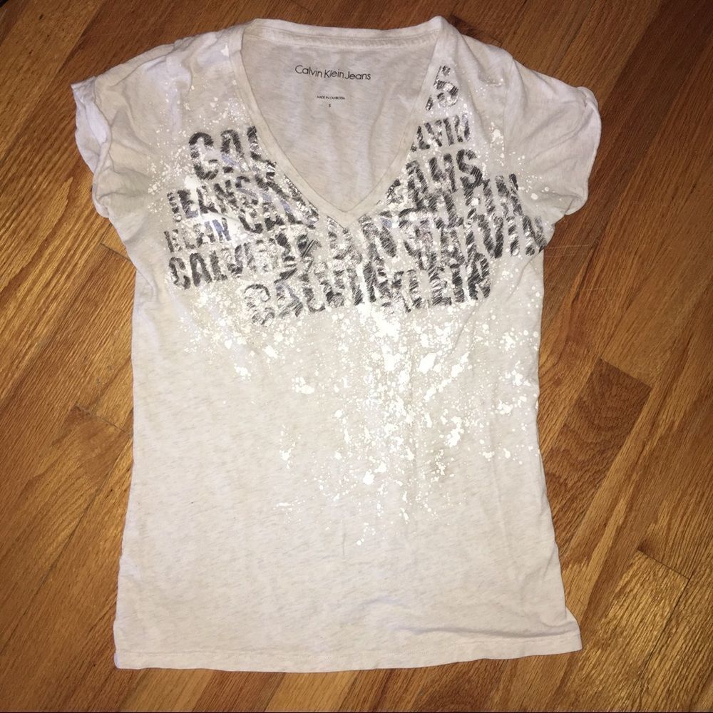 — Calvin Klein Jeans — V-Neck printed top Like-New